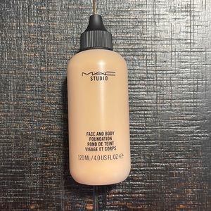 MAC FACE AND BODY FOUNDATION Never opened C4